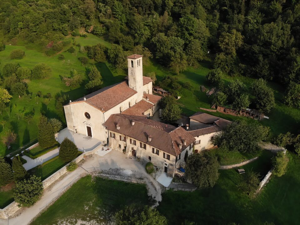 La Pieve nel paesaggio della Valle del Garza